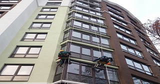 Установка крыши на балкон Бийск цена от 1021 руб. м/2.
